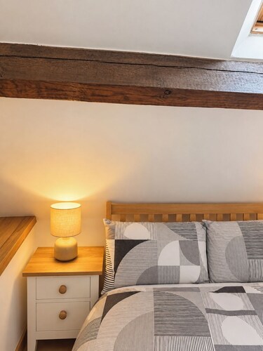 2 Bedroom Contemporary Townhouse - Town Centre