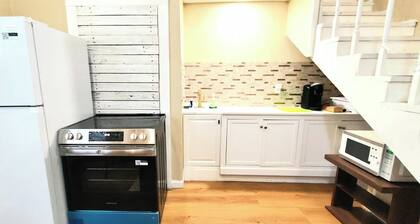 Executive 2BR Stay, 2 Full Bath, Full Kitchen, Theater room, Office & RV Parking