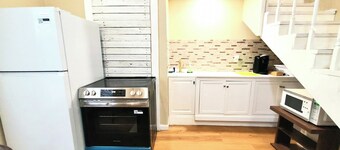 Executive 2BR Stay, 2 Full Bath, Full Kitchen, Theater room, Office & RV Parking