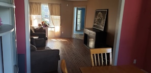 Interior - Beautiful 3 bedroom house in orleans (Ottawa)