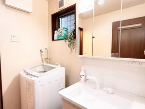 Comfort Villa, Balcony | Bathroom - NIKYO Nishi 9 Private Villa OSAKA (Osaka city ,Konohana-ku)
