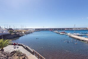 A coastal marina with boats docked, a pier, and a clear sky. - GuestReady - Nautilus La Restinga (La Restinga)