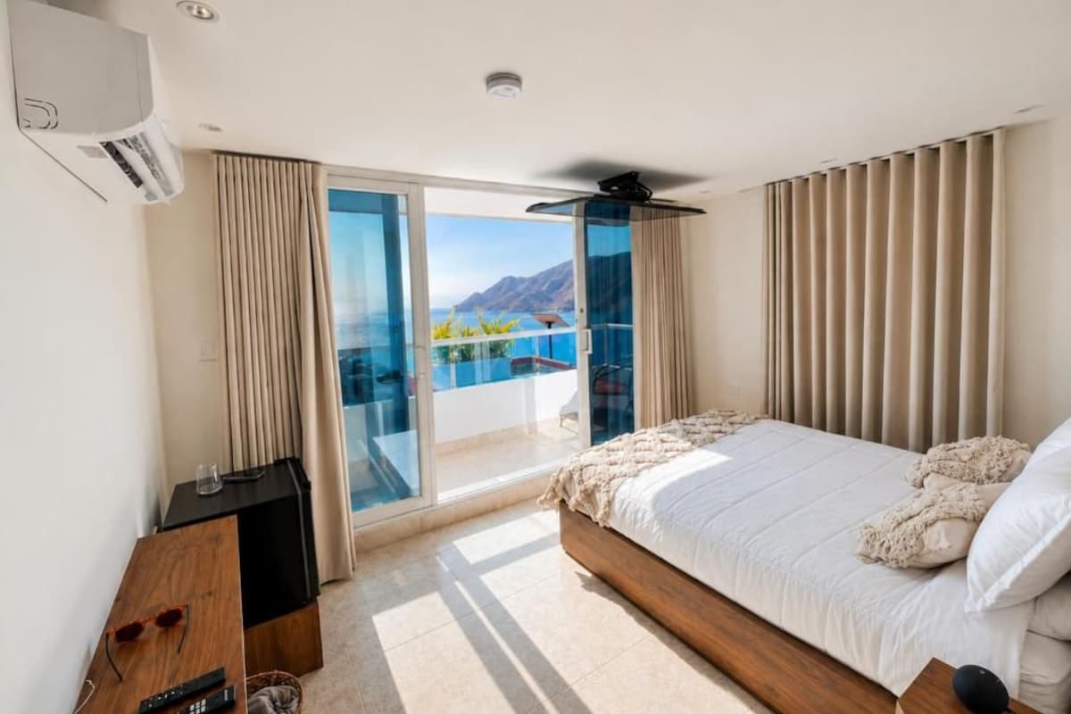 Habitación doble de lujo, 1 cama King size, para no fumadores, vista al mar | Wifi gratis 