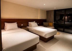 Room - The Shore at San Remigio (San Remigio)