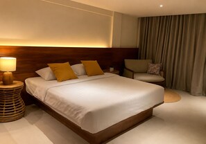 Room - The Shore at San Remigio (San Remigio)