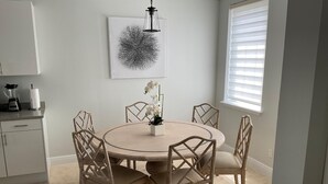 Dining - Only steps away from the beach & pool! (Nassau)