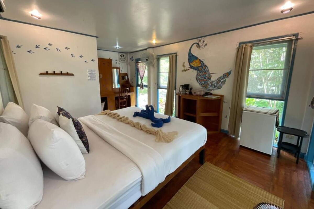 Aircon Bungalow Garden View B2 | In-room safe, free WiFi