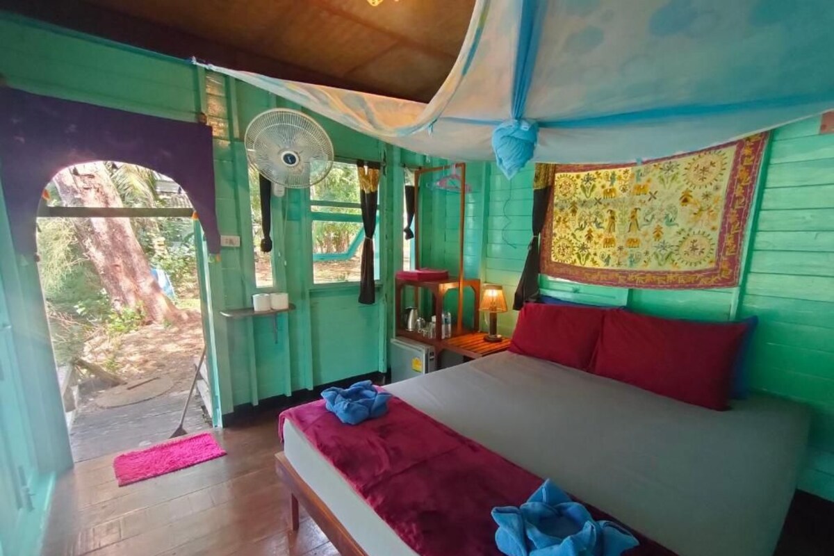 Fan Bungalow Lagoon View D1 | In-room safe, free WiFi