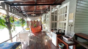 Aircon Bungalow Lagoon View A1 | Speisen im Freien