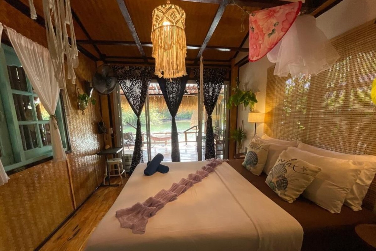 Aircon Bungalow Lagoon View A5 | In-room safe, free WiFi