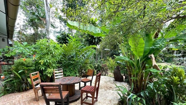 Happy Family House Garden View F1 | Speisen im Freien