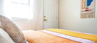 Colorful Retreat | Near I-40 &SWOSU | Pets Welcome