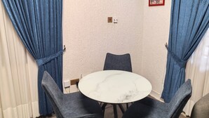 Unclassified image, 3 of 22, button - Tranquil & Elegant 2-bedroom townhome in Accra, minutes from airport and malls (Accra)