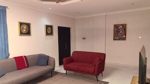 Unclassified image, 5 of 22, button - Tranquil & Elegant 2-bedroom townhome in Accra, minutes from airport and malls (Accra)