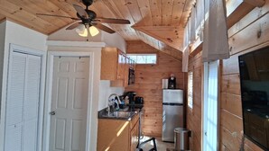 Coffee/tea maker, fridge, microwave, oven - Marvelous cabin in New Haven perfect for a relaxing getaway (New Haven)