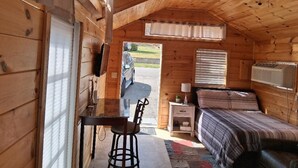 Desk, iron/ironing board, free WiFi, bed sheets - Marvelous cabin in New Haven perfect for a relaxing getaway (New Haven)