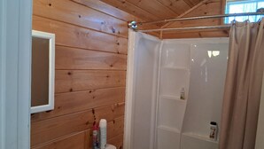 Shower, hair dryer, towels, soap - Marvelous cabin in New Haven perfect for a relaxing getaway (New Haven)