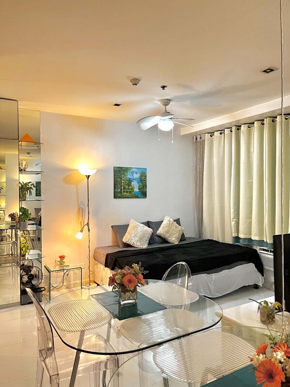 Unclassified image, 1 of 20, button - Studio w/ Balcony-Rooftop Pool-Gym-Mall - Gramercy Residences (Makati)