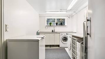 Villa, 3 Bedrooms, Smoking, Balcony | Laundry