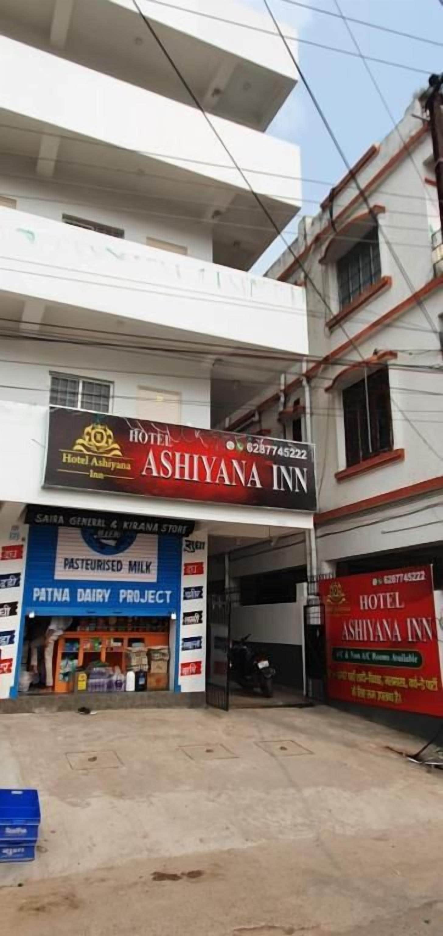 Un hotel chiamato Ashiyana Inn con una targa e un negozio per Patna Dairy Project.