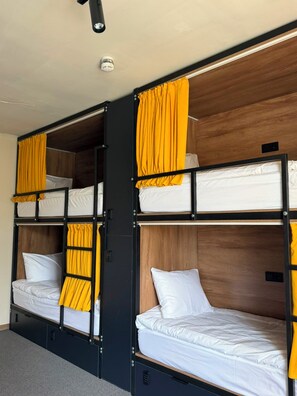 Shared Dormitory, Women only, Non Smoking, Shared Bathroom - Azimut Hostel (Almaty)