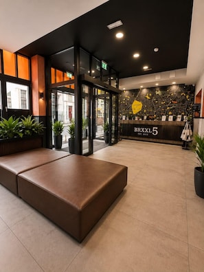 Lobby - Brxxl5 City Centre Hostel (Brussels)