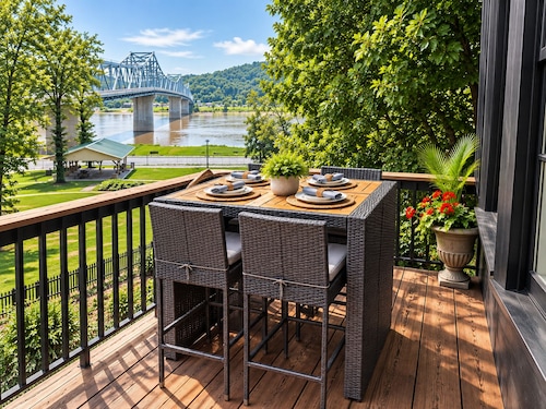 Downtown Riverfront Cottage