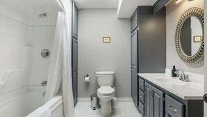 Bathroom - 3-Bedroom Stay near Hostpitals (Moncton)