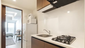 Căn hộ, không hút thuốc (401) | Bếp riêng | Tủ lạnh, lò vi sóng, bếp nấu, dụng cụ nấu nướng/bát dĩa/dao nĩa