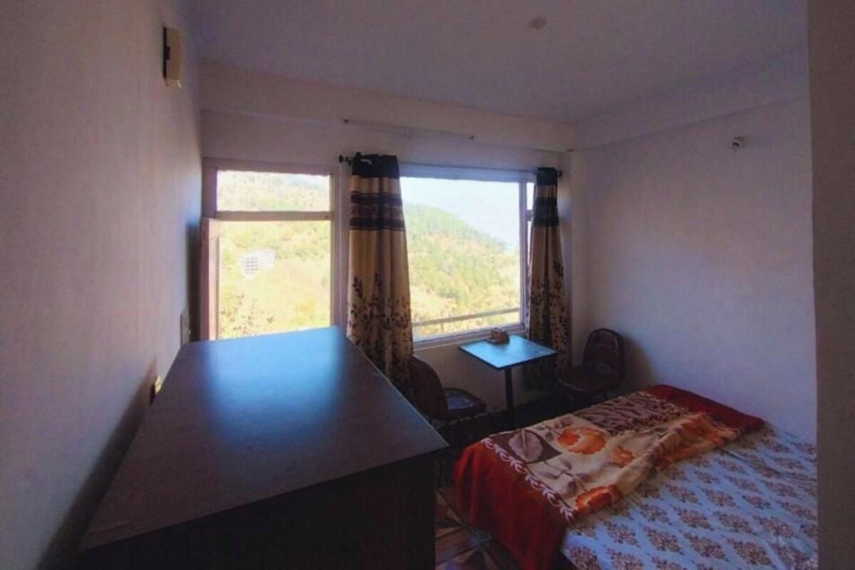 Standard Double Room, Mountain View | Meja, ruang kerja komputer riba 