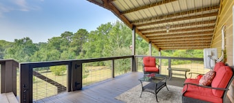 2 Red Level Rentals on a Working Farm!