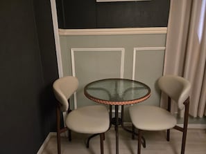 Chambre avec lits jumeaux | Restauration