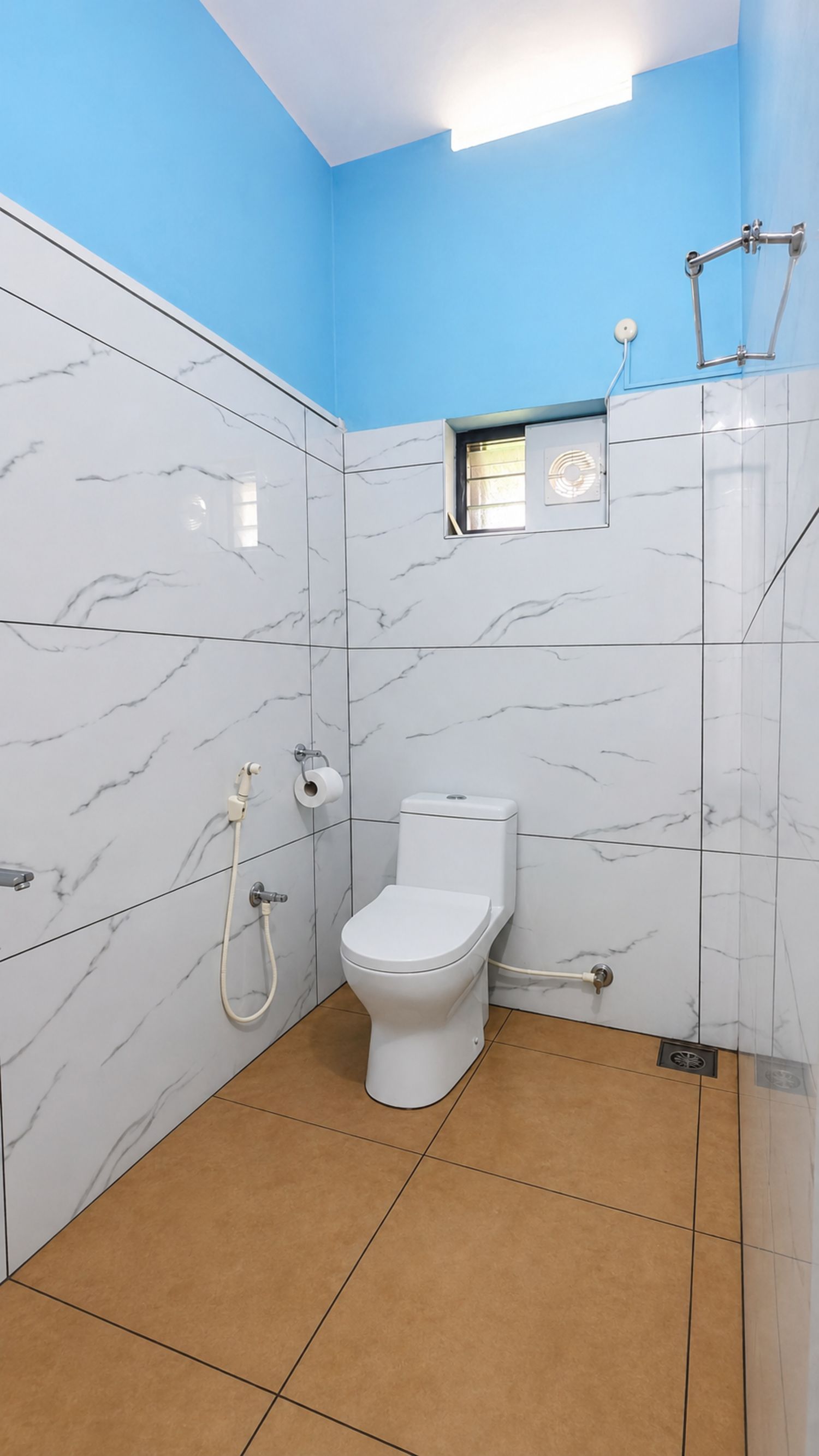 Luxury Room | Bathroom | Shower, towels