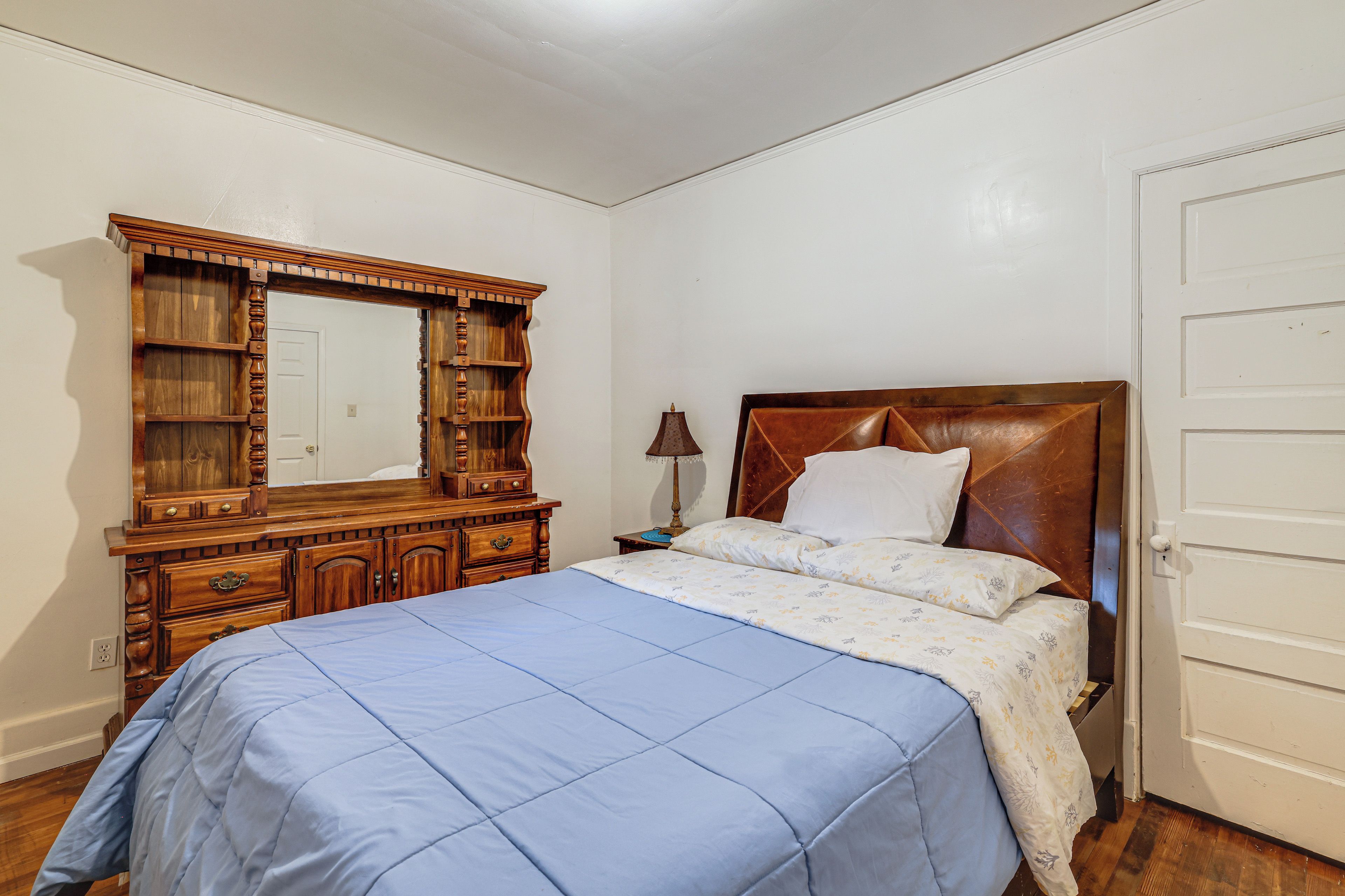 Iron/ironing board, Internet, bed sheets