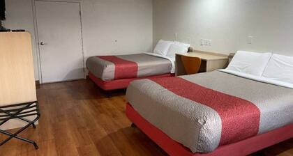 Clean 2-bed Queen | Free Parking