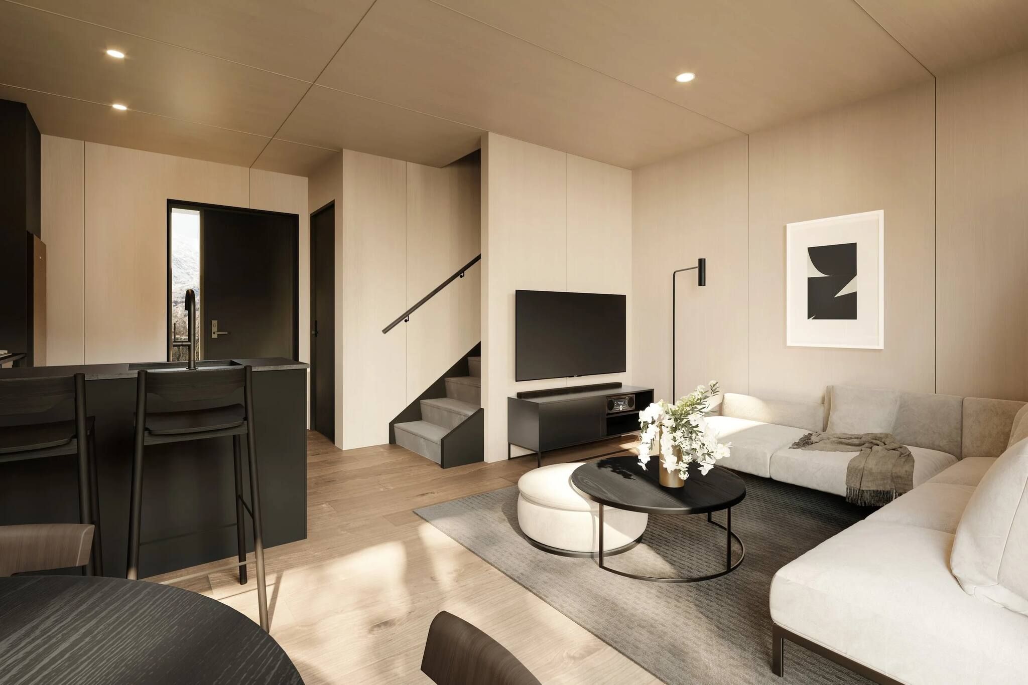 Ein modernes Wohnzimmer mit Sofa, Couchtisch und Fernseher.