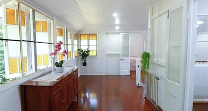 Zanzoo Estate -Sleeps 16- Rainforest Oasis with Pool & Tennis.