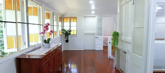 Zanzoo Estate -Sleeps 16- Rainforest Oasis with Pool & Tennis.