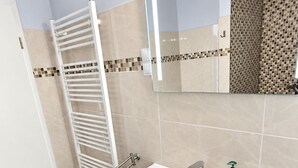 Bathroom - Vrbo Property (Loissin)
