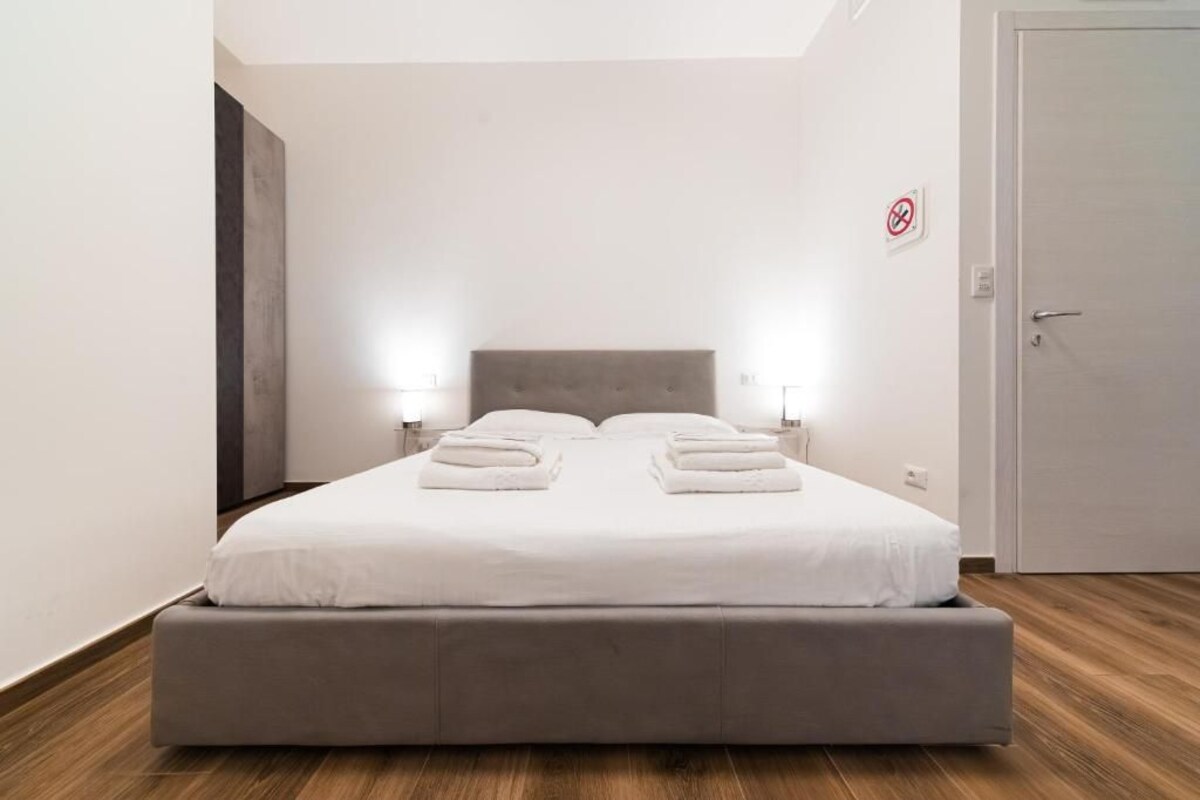 Quarto casal luxo, sacada | Quartos à prova de som, Wi-Fi de cortesia