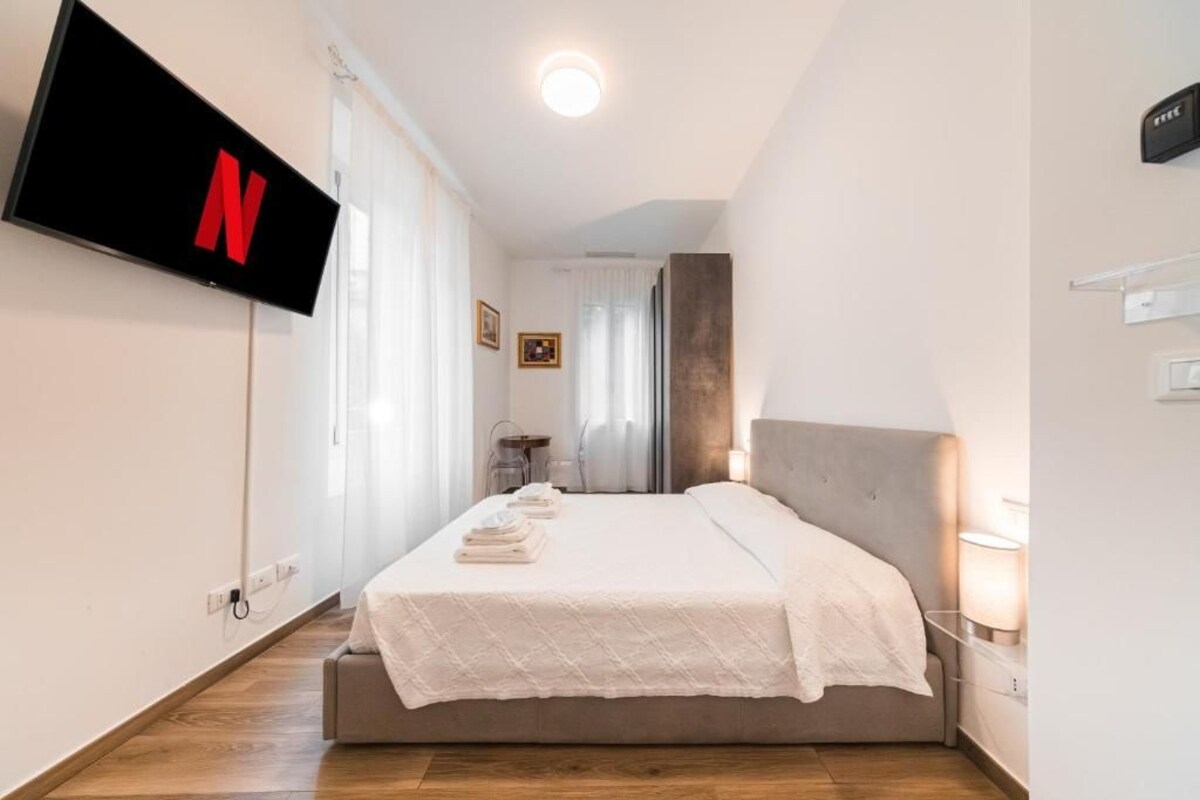 Quarto casal luxo | Quartos à prova de som, Wi-Fi de cortesia