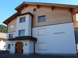 A two-story building with a wooden facade and the name 'GRISONETTA' on the side. - Grisonetta Appartement/Fewo, Dusche oder Bad, WC 4½-Zimmerwohnung by Interhome (Davos)