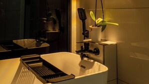 Bathroom - NARA Private Nature Retreat (Los Mesen)