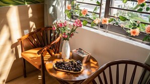 Familie-studiolejlighed - balkon - byudsigt | Spiseområde