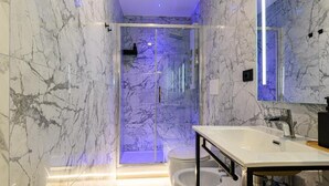 Classic Double Room | Bathroom - Vittorio Emanuele Arte Suites Guesthouse (Roma)