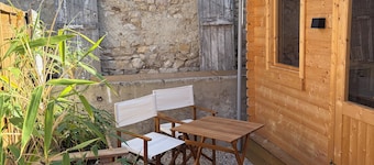 A cozy cabin in the heart of the Champagne countryside