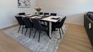Dining - Beautiful Modern 3-bedroom house in San Francisco perfect for your getaway (San Francisco)
