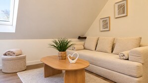 Unclassified image, 4 of 8, button - Vrbo Property (Chartres)