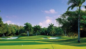 A golf course with sand bunkers, palm trees, and a clear sky. - Hospitality Expert VSV BF 3BR - Chef, Pool, Beach (Montego Bay)
