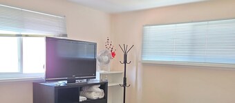 Cozy clean 1-bedroom house in central area.